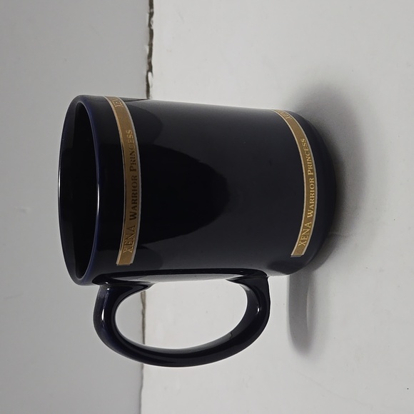Xena memorabilia mug with gold print - Picture 2 of 4